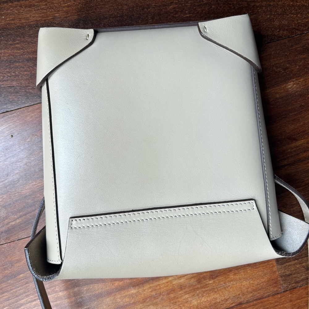 Manu Atelier Elegant Leather Designer Crossbody Bag in Cream - Picture 6 of 14